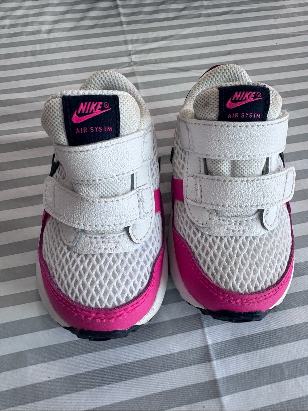 Nike air max Kids White and Pink Velcro Air System Sneakers size 4